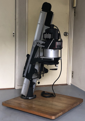 オメガ社製引き伸ばし機など、暗室用品一式を売却します