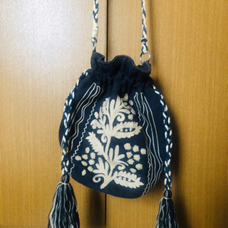 民族風の刺繍バッグ