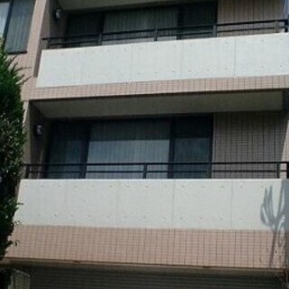駅徒歩2分！天井高で解放的なお部屋です！