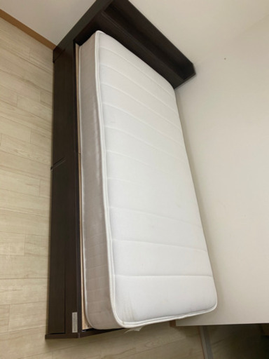 シングルベッドフレームとマットレスセット。^_^