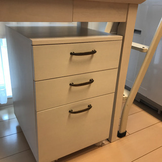 (お盆セール)デスク、キャスター付き棚、椅子セットの画像