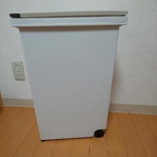 【0円】ゴミ箱の画像