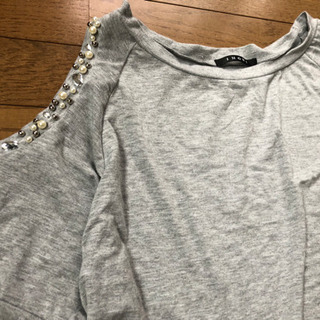 INGNI ビジュー付き肩出しトップス Mの画像
