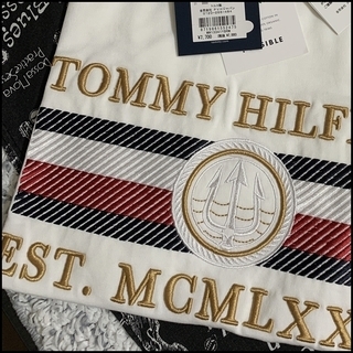 凝った刺繍がすごい Tシャツ ホワイトM　TOMMY HILFIGER