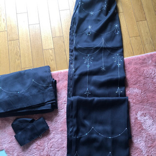 カーテン　黒　