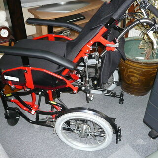 値下げ交渉有り！！㈱ジェー・シー・アイの車椅子です。