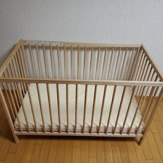 ベビーベッド二段式。