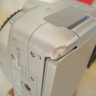 【展示品】(中古美品）キャノン Canon EOS Kiss X9 EF-S18-55 IS STM レンズキット シルバー色 元箱付の画像