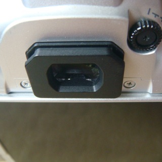 【展示品】(中古美品）キャノン Canon EOS Kiss X9 EF-S18-55 IS STM レンズキット シルバー色 元箱付の画像