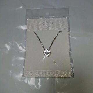 クリスタルネックレスの画像