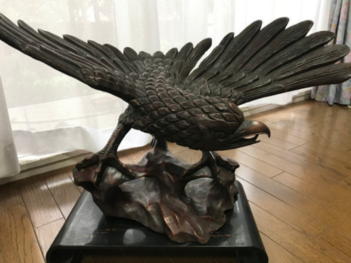 鷹の一刀彫り　1M程あります