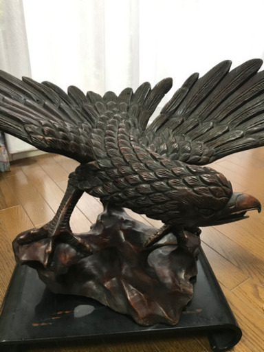 鷹の一刀彫り　1M程あります