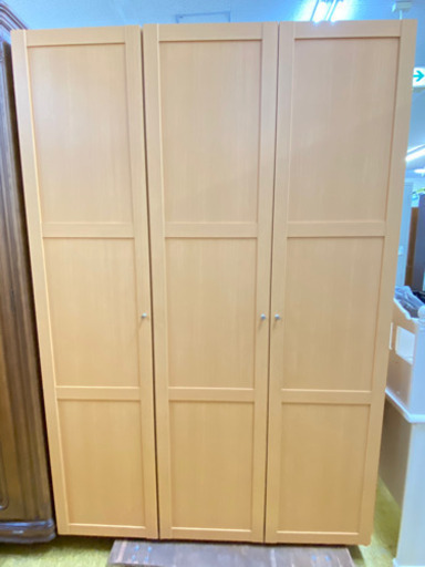 柔らかい色味　木製クローゼット