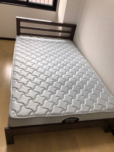セミダブルベッド