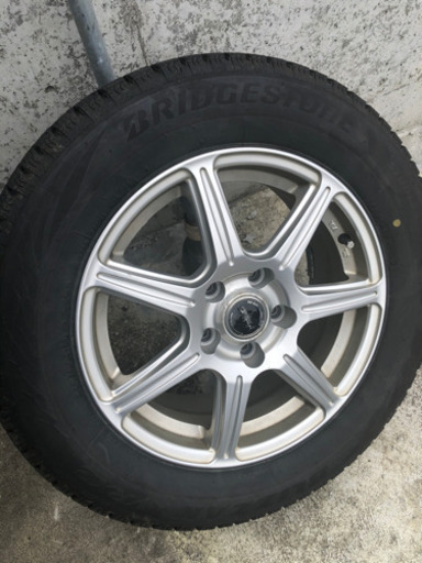 ブリジストンスタッドレス215/60R16 1シーズンのみ使用