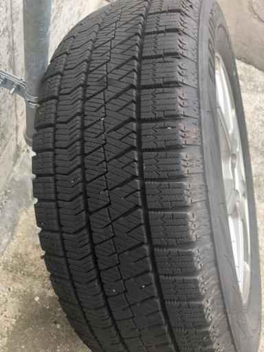 ブリジストンスタッドレス215/60R16 1シーズンのみ使用