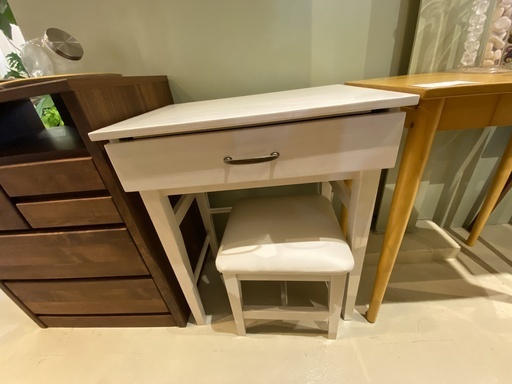 ドレッサー 市場株式会社 白 チェア付き デスク ナイトテーブル 机 作業台 中古品