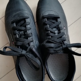 最終日です！　女性用靴２３．５㎝Reebok CLASSIC黒色...