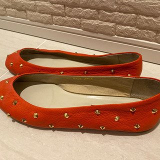 スタッズ付パンプスの画像