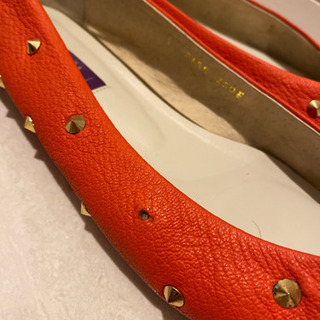 スタッズ付パンプスの画像