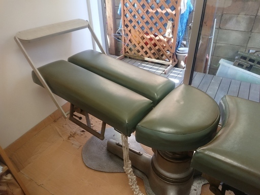 中古オステオパシー治療台