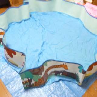 幼児用のプール約径150cmくらいの画像