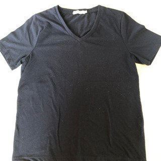 Tシャツと白のロングスカートのセットの画像