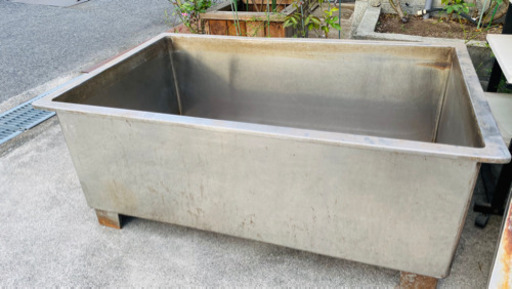 ステンレス　タンク　コンテナ？