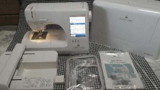 ほぼ新品同様 SINGER シンガー コンピューターミシン 9800DX みつばちマーヤの冒険 おじゃる丸  刺繍機 刺しゅうカード 付
