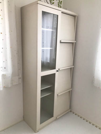 ニトリ　フラップ付き　本棚