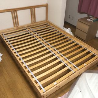 ベッド　140X200cm + マットレス　の画像