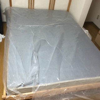 ベッド　140X200cm + マットレス　の画像
