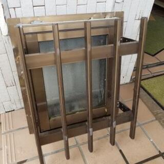 中古/TOSTEMトステム　アルミサッシ小窓　格子と網戸付き