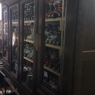 素敵な大きなガラス棚の画像