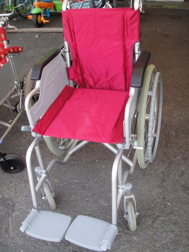 TacaoF　アルミ製自走式車椅子　S-15　低反発クッション付き　ノーパンクタイヤ　肘跳上式