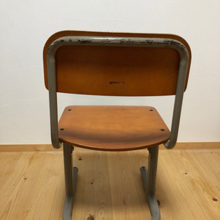 学校　椅子　レトロ　の画像