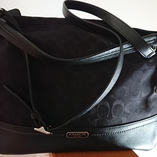 COACH　コーチショルダーバック　シグネチャーホーボー黒２WAY