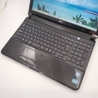 富士通 Corei7 メモリ8GB SSD256GB ノートパソコン