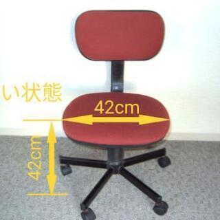 ゲームチェア、パソコンチェア　昇降レバー、5本足キャスター付き

