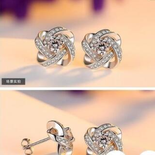 レディース シルバークリスタルピアスの画像