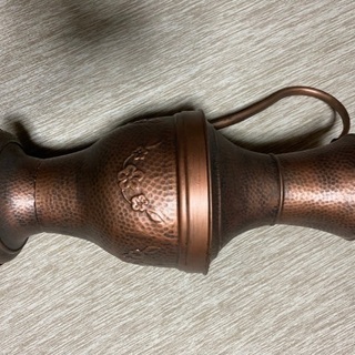 銅製品に見せた樹脂製の花器
