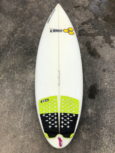 サーフボードショート