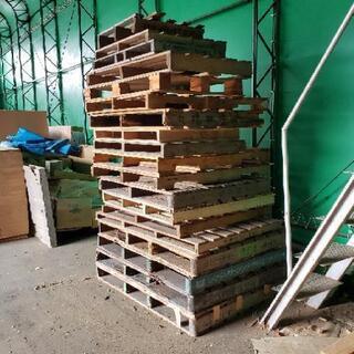 倉庫内保管(美品)木製パレット(リフォーム、 DIY、キャンプ、薪、焚火等 用途木材)枚数は本文をご確認下さい。の画像