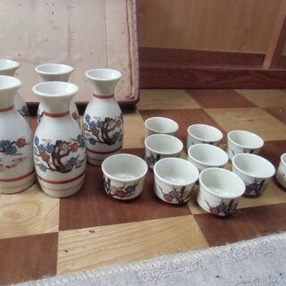 【取引成立】●無料● とっくり5点 おちょこ10点 まとめて セット 箱有 美術品の店 沢忠 を差し上げます。＊石川県＊美川より＊期間限定の画像