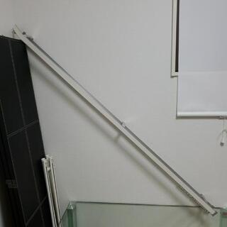 カーテンレール　木目調　モダン