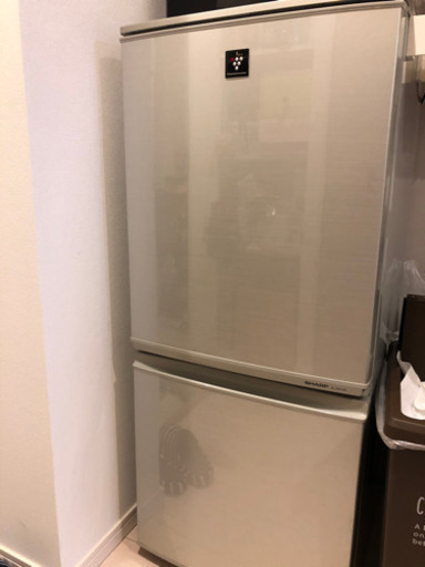 シャープのコンパクト冷蔵庫！
