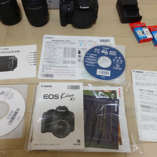【新品】Canon EOS KISS X7 Wズームキット ＋ カメラバッグとバッテリー