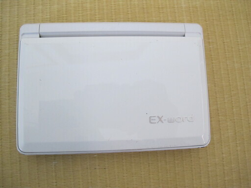【美品】CASIO　電子辞書　EX-word　ホワイト　DATAPLUS 4 XD-SF6300
