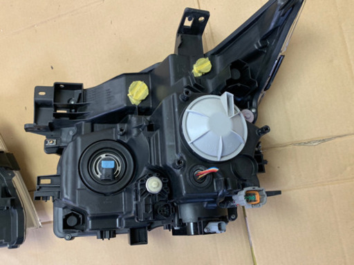 E52エルグランド  前期ヘッドライト