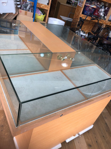 目玉商品‼︎   新入荷‼︎   ジュエリーケース　ディスプレイ　ショウケース　宝石　カギ付